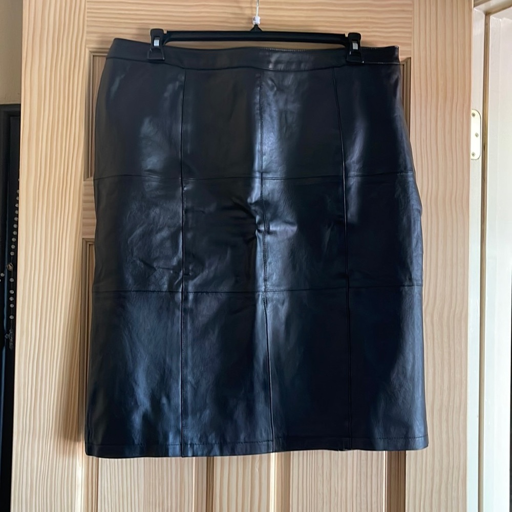 100% black leather mini/midi skirt